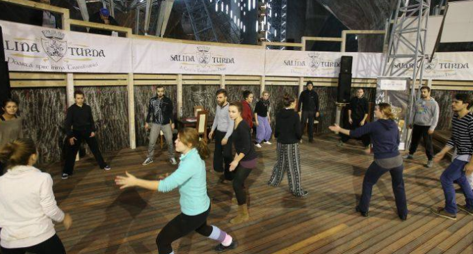 Turdenii pot învăța să joace teatru în Salina Turda! Moment inedit în cadrul Festivalului „Teatru pe Drumul Sării”