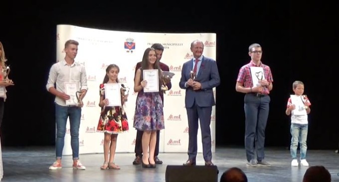 VIDEO: Momente pline de emoție! Gala Premiilor „Zilele Municipiului Turda” și-a desemnat câștigătorii!