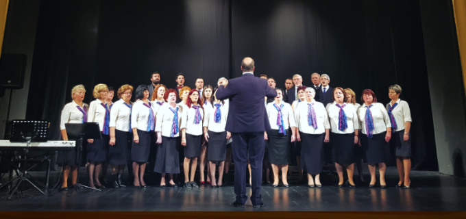 Concertul Coral “Armonii de Toamnă” care a avut loc ieri, 25 octombrie 2016, în sala mare a Teatrului “Aureliu Manea”, s-a bucurat de un public numeros.