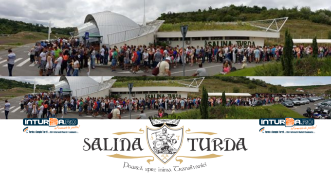 Foto: Mii de turiști la Salina Turda. Cozi de sute de metri la intrarea în mina de sare