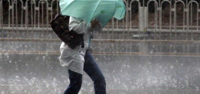 COD GALBEN de ploi torențiale, vijelii și descărcări electrice la Cluj