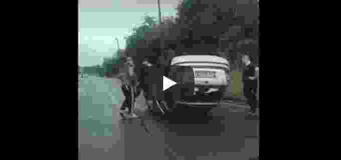 VIDEO: Accident rutier spectaculos pe Feleac. S-a răsturnat pe carosabil.