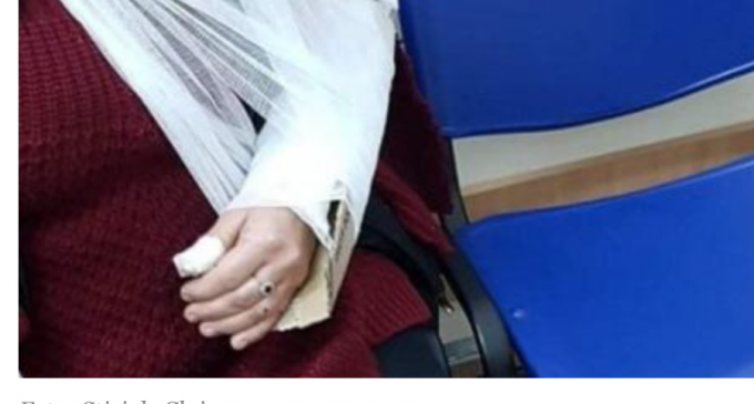 Mâna ruptă a unei femei din Cluj, fixată de medici cu ajutorul unor cartoane