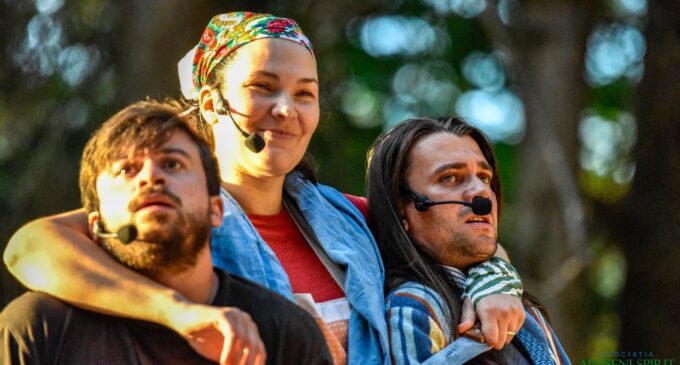 Actorii turdeni au stârnit ropote de aplauze și râsete cu gura până la urechi la Festivalul Roșia Montană Alive