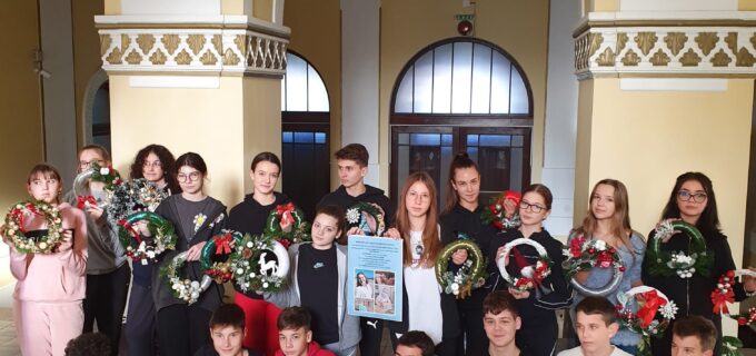Acțiune caritabilă a elevilor clasei a 8-a de la CNMV Turda pentru colega lor, Alexandra Rus