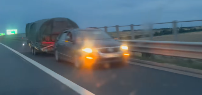 VIDEO: Șoferul unui Passat, surprins circulând pe contrasens pe Autostrada