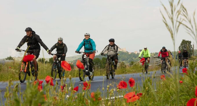 Pedalează prin satele pline de istorie ale Transilvaniei! Carpathia Bike Tour dă start înscrierilor pentru ediția a III-a