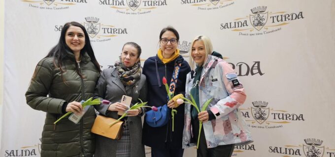 Salina Turda: Azi e despre zâmbetele doamnelor și domnișoarelor, azi e despre flori!