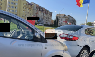 Accident rutier în sensul giratoriu din Turda, Piața Romană