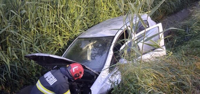 ACCIDENT rutier în Bunești. O femeie a rămas încarcerată și a fost ulterior transportată la spital!
